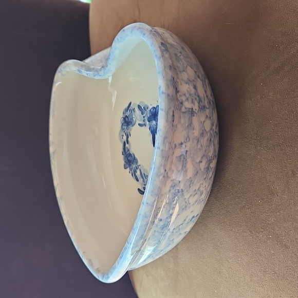 Ellis Pottery Marshall, TX Deep Heart Bowl with Flower Heart Details 7x5 x2.25" - Picture 3 of 4